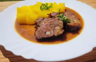 Hovězí krk na slanině s kedlubnou